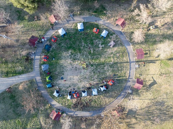 Comment organiser un séjour en Provence avec des ateliers de cuisine et des randonnées guidées?